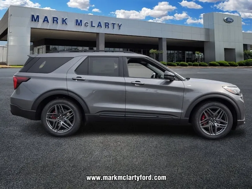 2025 Ford Explorer ST-Line photo 1