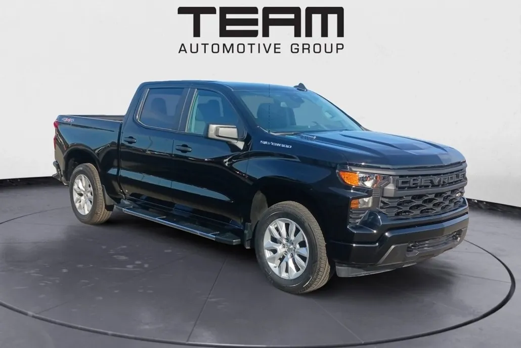 2025 Chevrolet Silverado 1500 Custom photo 1