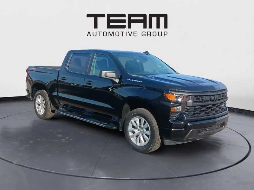 2025 Chevrolet Silverado 1500 Custom photo 1