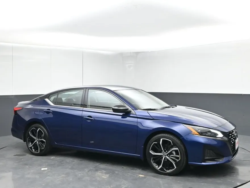 2024 Nissan Altima 2.5 SR photo 1