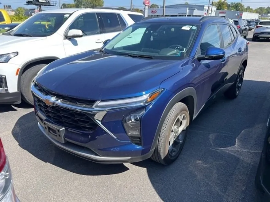 2024 Chevrolet Trax LT photo 1