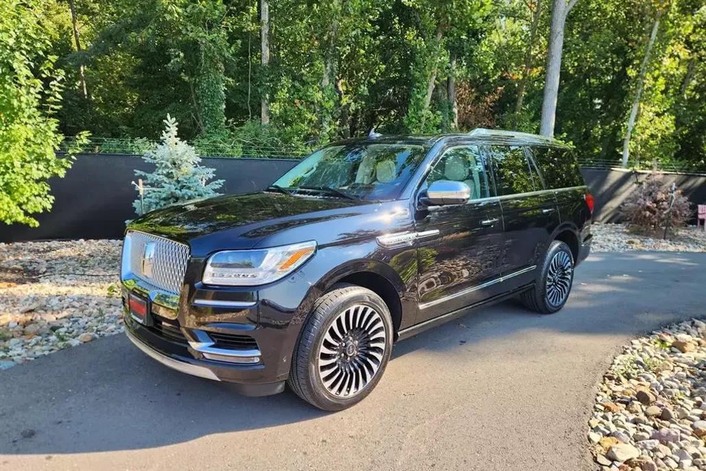 2021 Lincoln Navigator Black Label photo 1