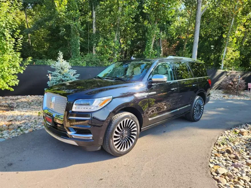 2021 Lincoln Navigator Black Label photo 1