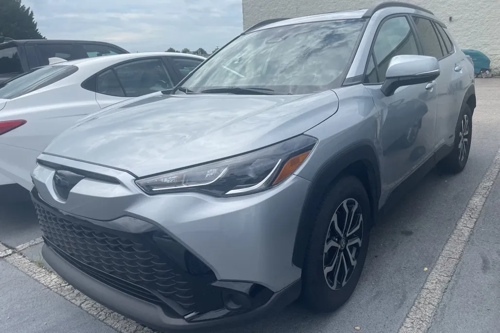2024 Toyota Corolla Cross Hybrid SE photo 1