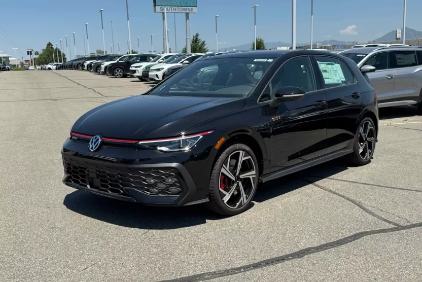 2025 Volkswagen Golf GTI SE photo 1
