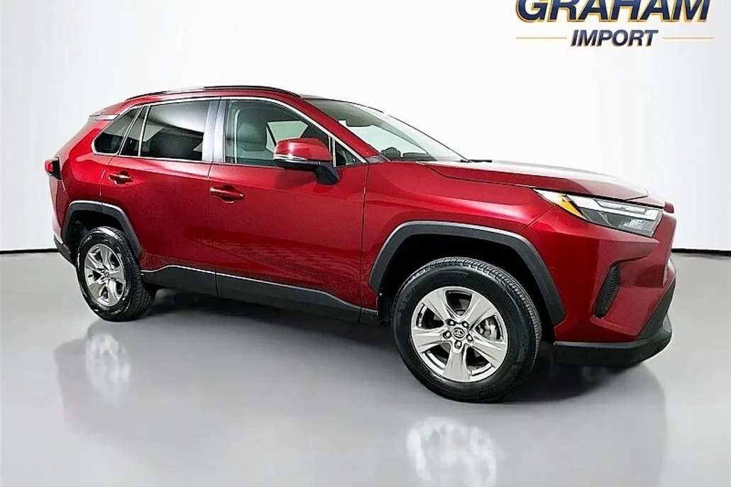 2023 Toyota RAV4 XLE photo 1
