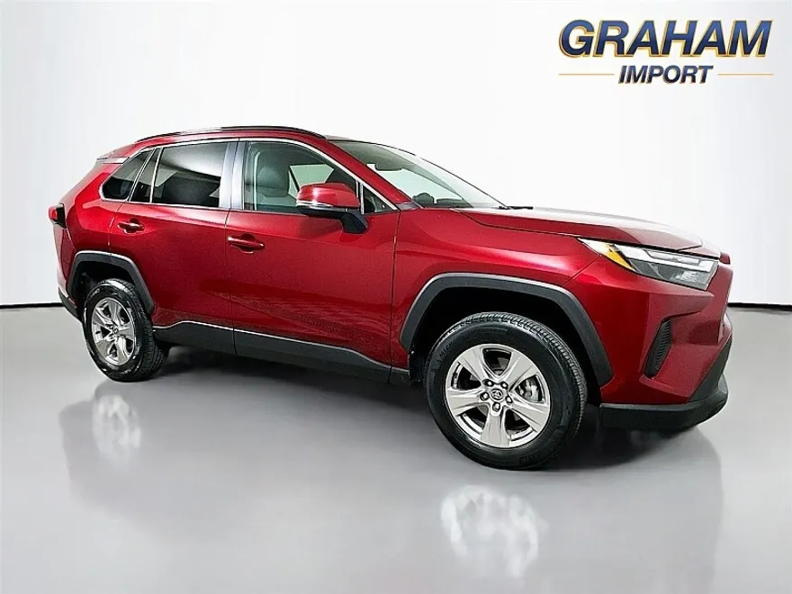2023 Toyota RAV4 XLE photo 1