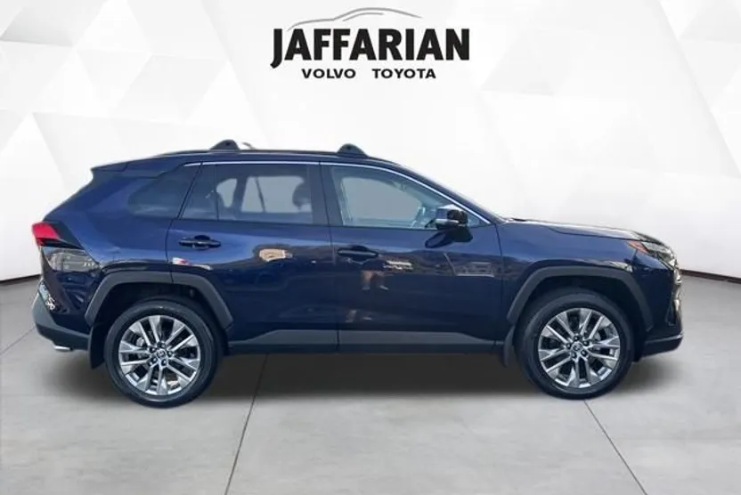 2023 Toyota RAV4 XLE Premium photo 1
