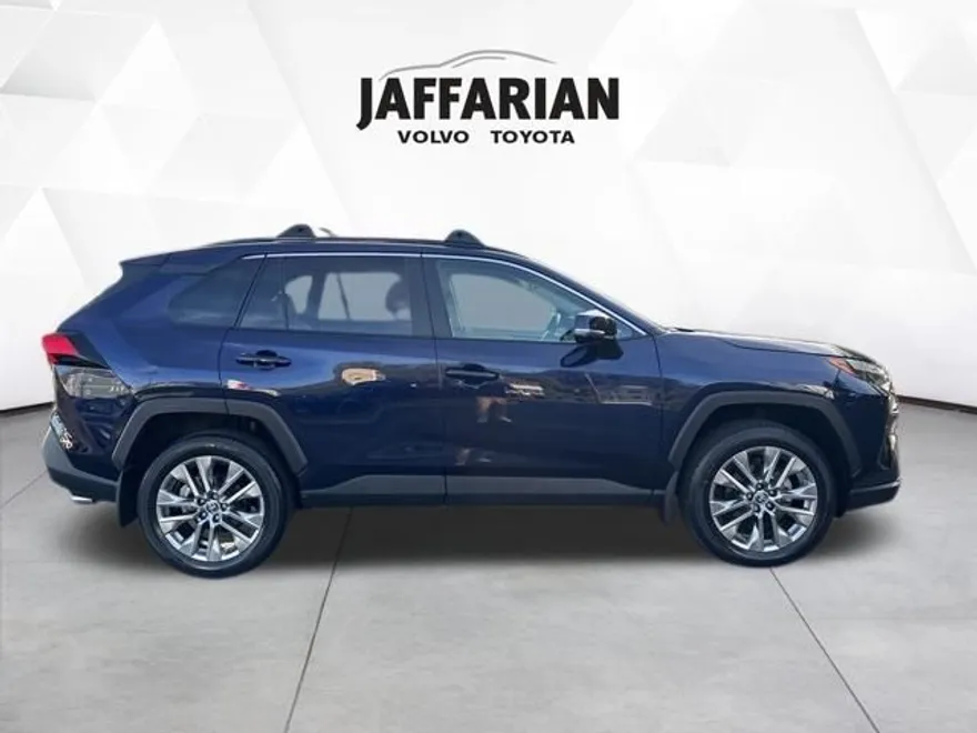 2023 Toyota RAV4 XLE Premium photo 1