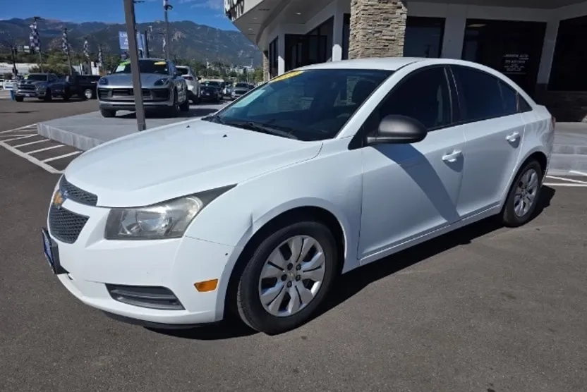 2013 Chevrolet Cruze LS photo 1