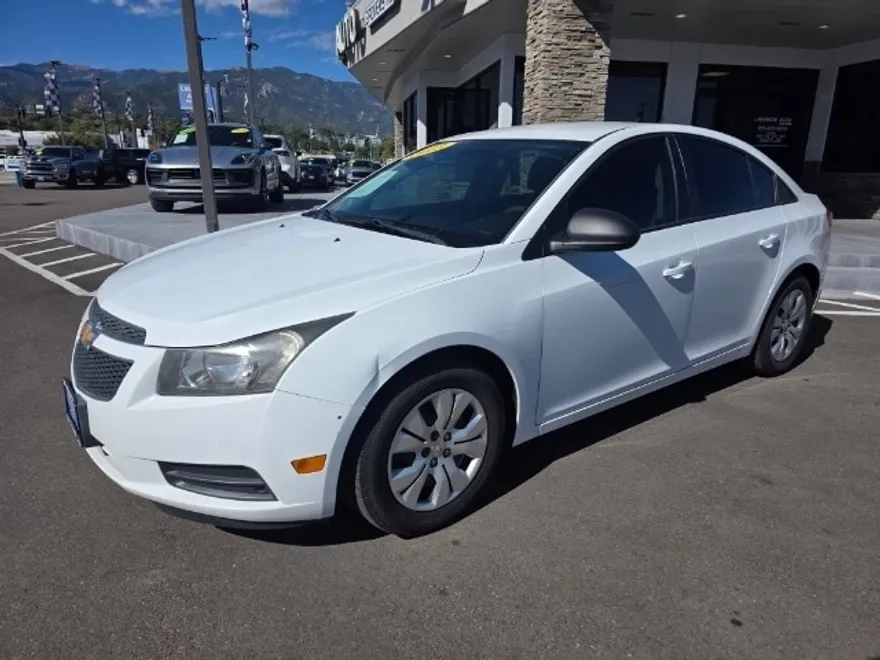 2013 Chevrolet Cruze LS photo 1