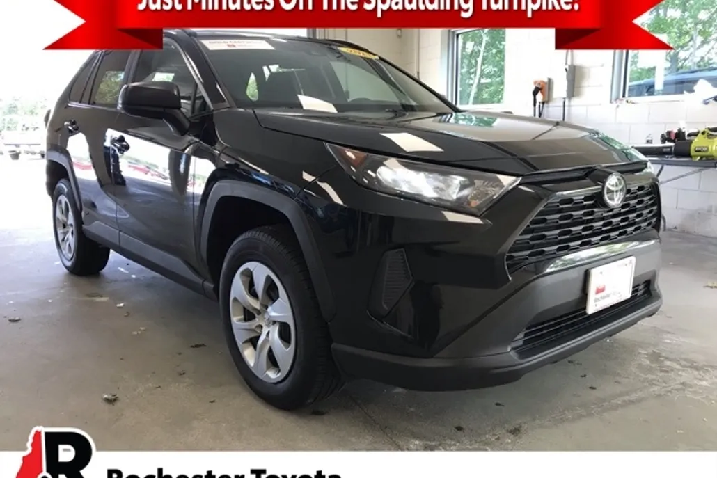 2021 Toyota RAV4 LE photo 1