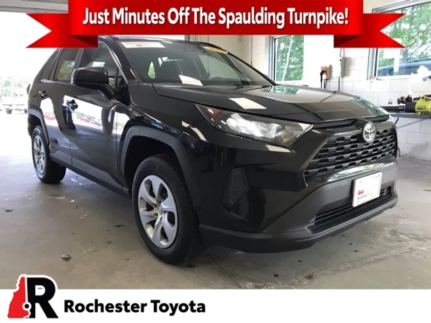 2021 Toyota RAV4 LE photo 1