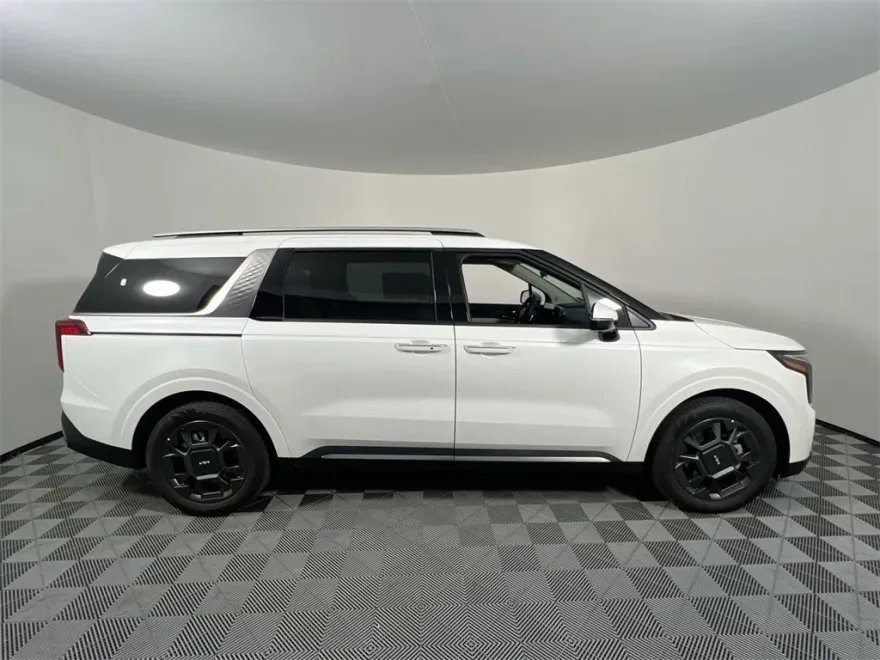 2026 Kia Carnival SX photo 1