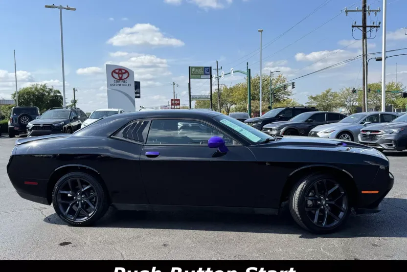 2023 Dodge Challenger SXT photo 1