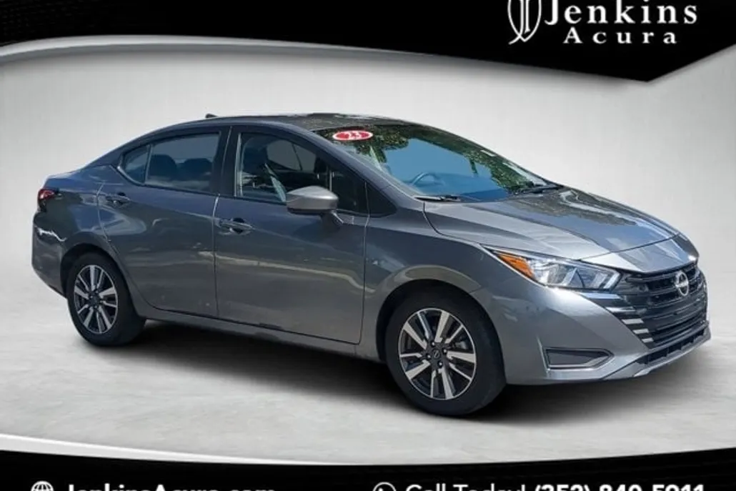 2023 Nissan Versa 1.6 SV photo 1