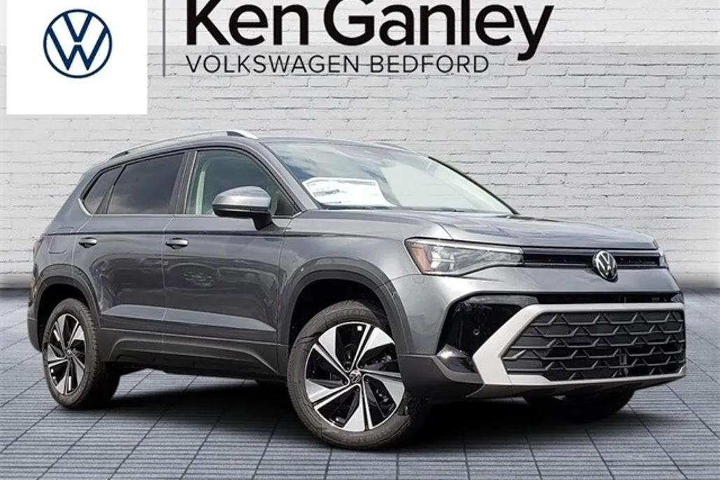 2025 Volkswagen Taos SE photo 1