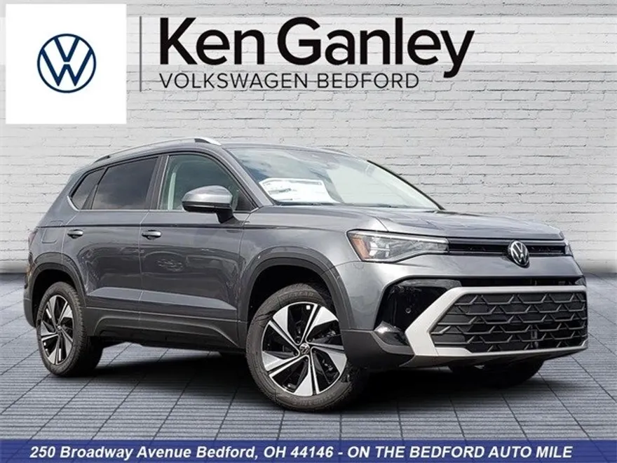 2025 Volkswagen Taos SE photo 1
