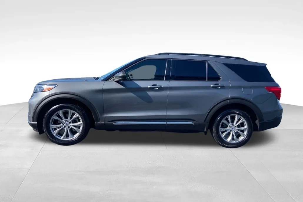2021 Ford Explorer XLT photo 1