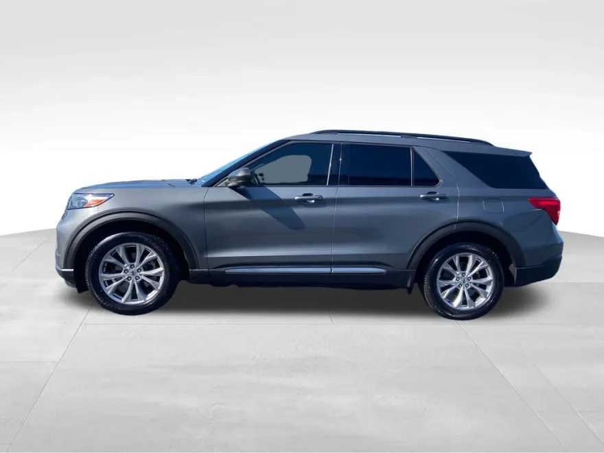 2021 Ford Explorer XLT photo 1