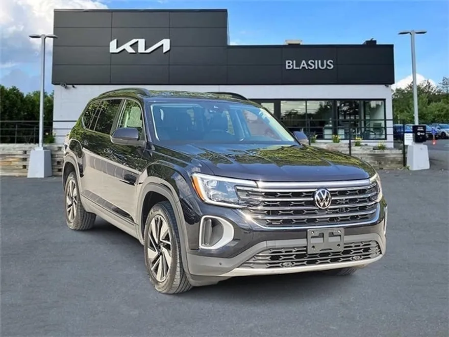 2024 Volkswagen Atlas SE Technology photo 1