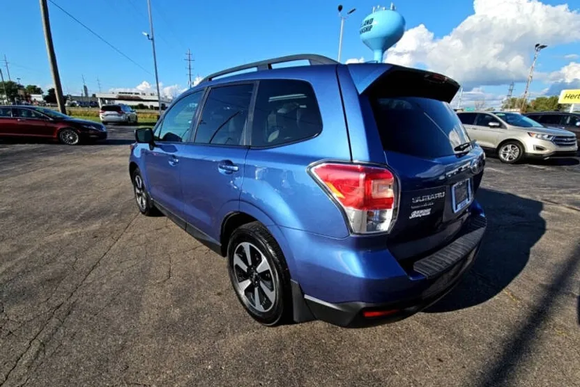 2018 Subaru Forester 2.5i Premium photo 1