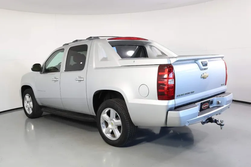 2011 Chevrolet Avalanche LT photo 1