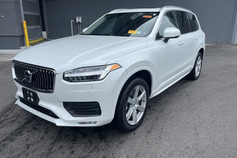 2023 Volvo XC90 B5 AWD Core photo 1