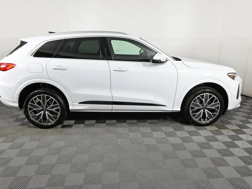 2025 Audi Q5 2.0T Premium Plus photo 1
