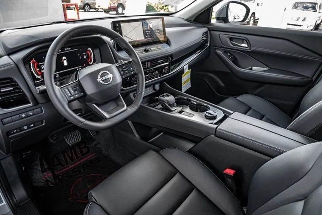 2025 Nissan Rogue SL photo 1