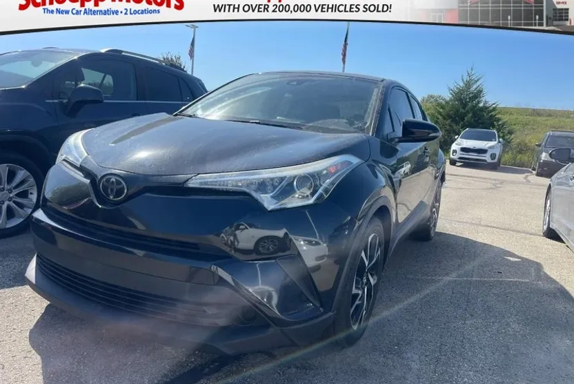 2018 Toyota C-HR XLE photo 1