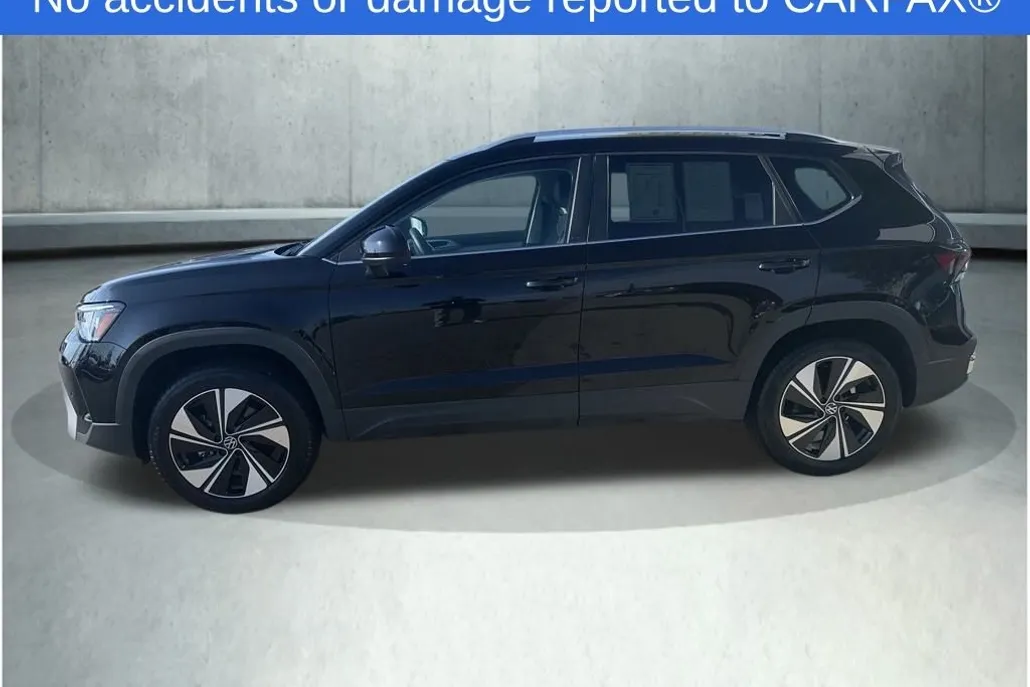 2025 Volkswagen Taos SE photo 1