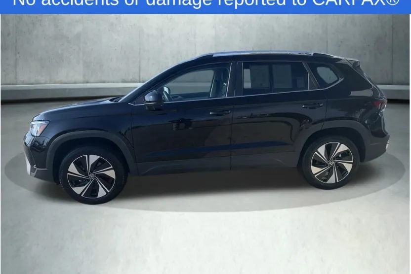 2025 Volkswagen Taos SE photo 1