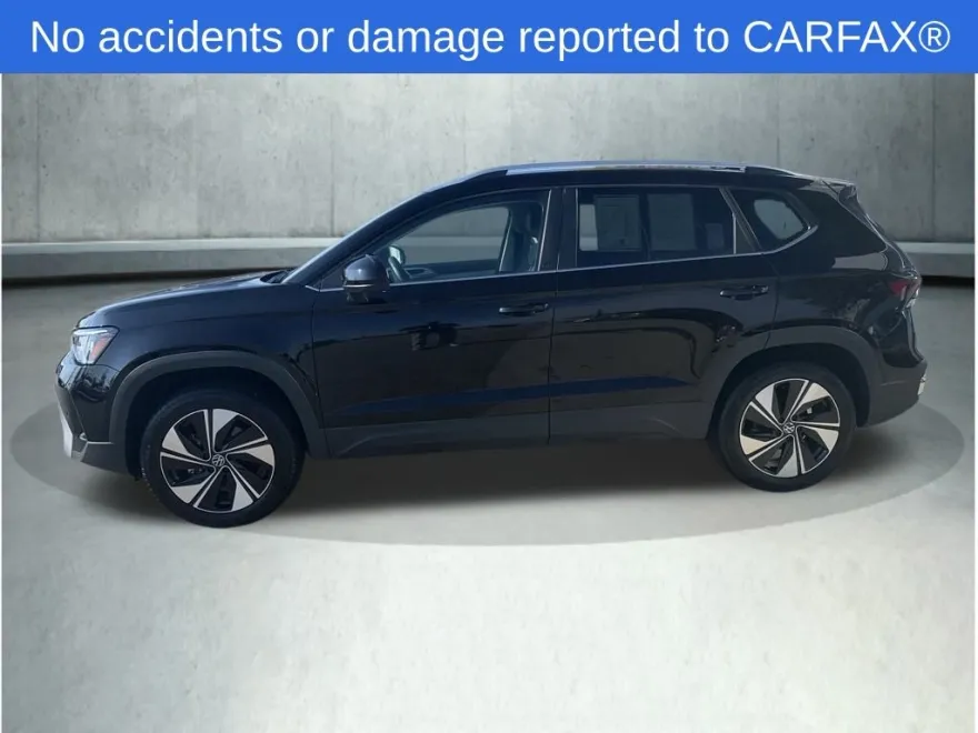 2025 Volkswagen Taos SE photo 1