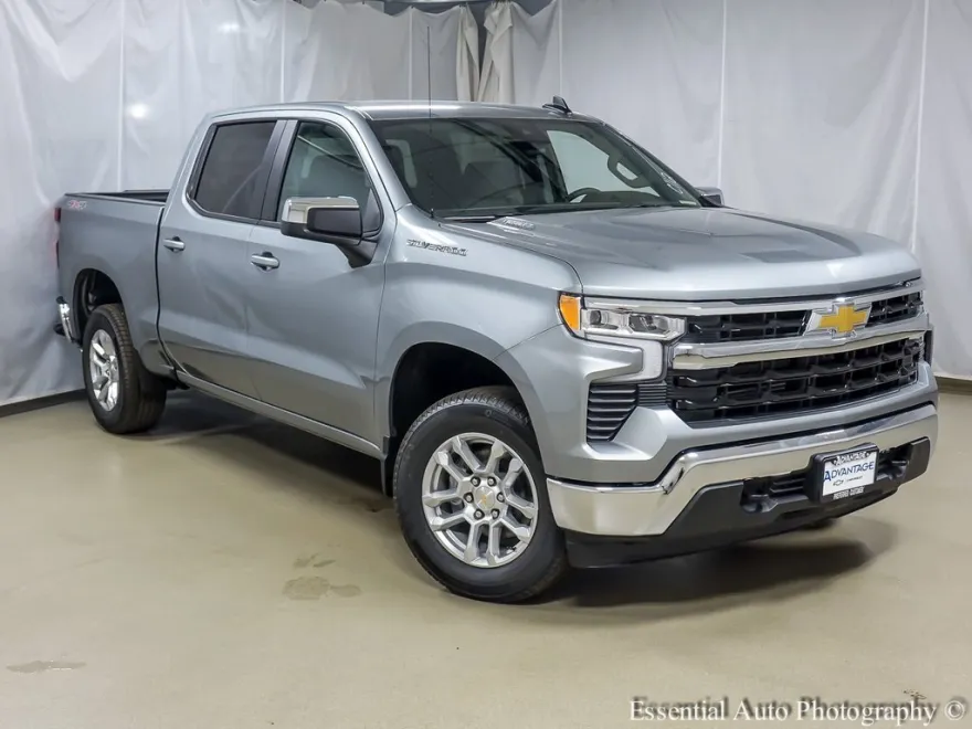 2026 Chevrolet Silverado 1500 LT photo 1