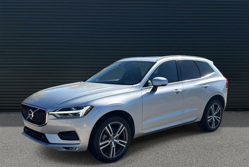 2020 Volvo XC60 Momentum photo 1