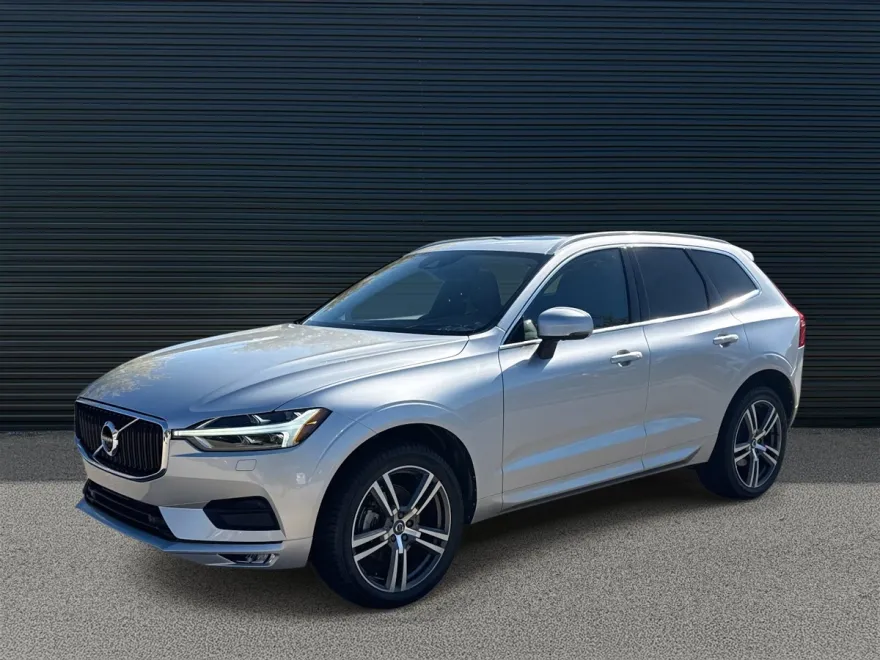 2020 Volvo XC60 Momentum photo 1