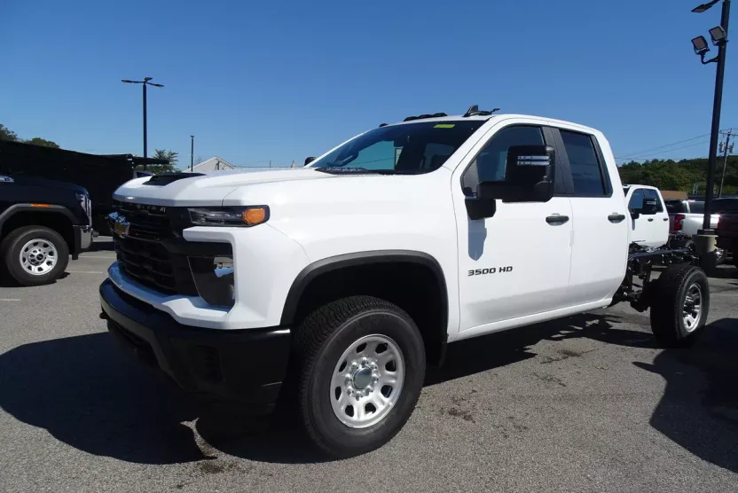 2024 Chevrolet Silverado 3500HD photo 1