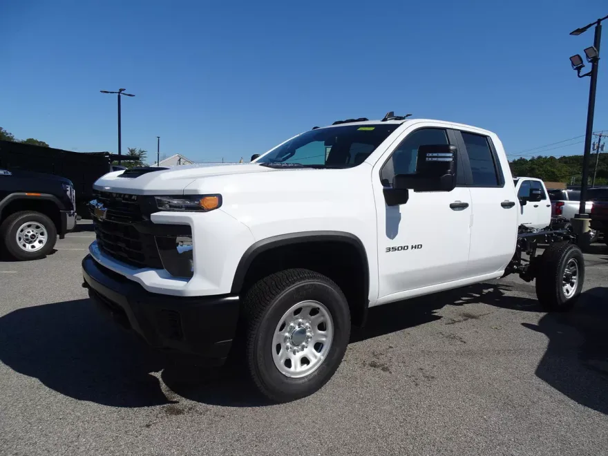 2024 Chevrolet Silverado 3500HD photo 1