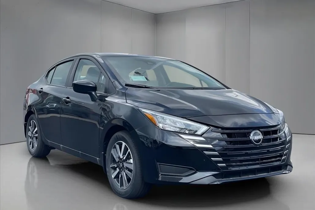 2025 Nissan Versa 1.6 SV photo 1
