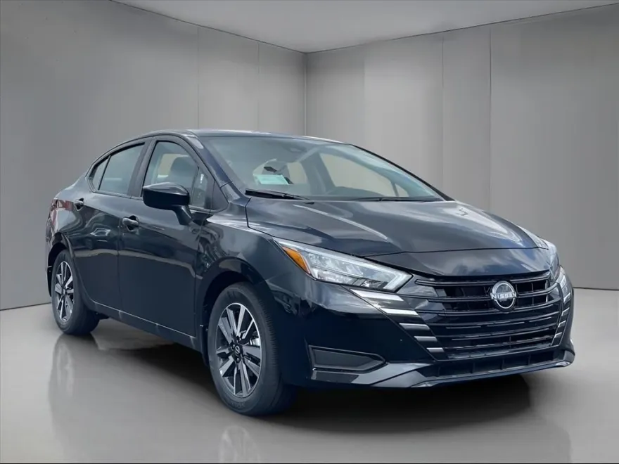 2025 Nissan Versa 1.6 SV photo 1