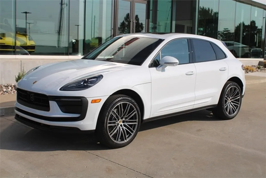 2025 Porsche Macan Base photo 1
