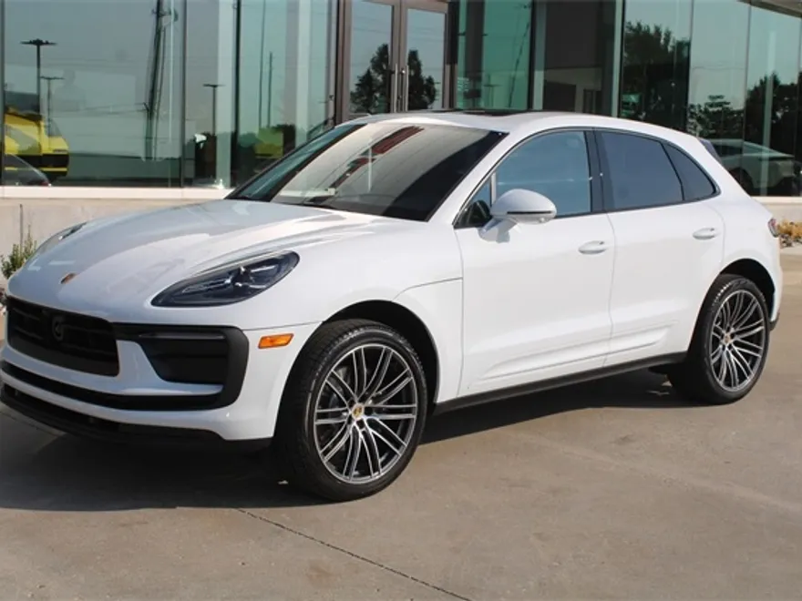 2025 Porsche Macan Base photo 1
