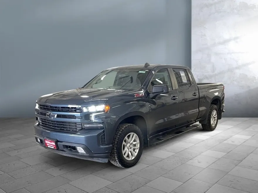 2022 Chevrolet Silverado RST photo 1