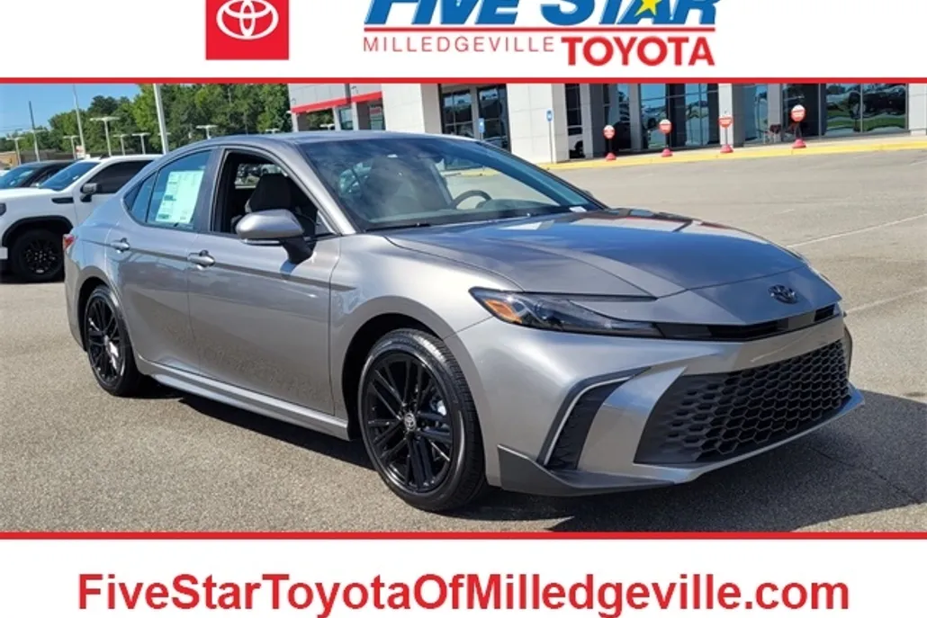 2025 Toyota Camry SE photo 1