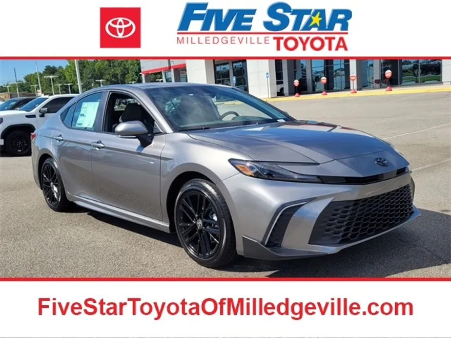 2025 Toyota Camry SE photo 1
