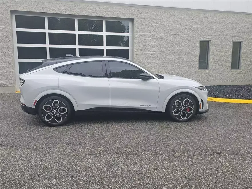 2023 Ford Mustang Mach-E GT photo 1