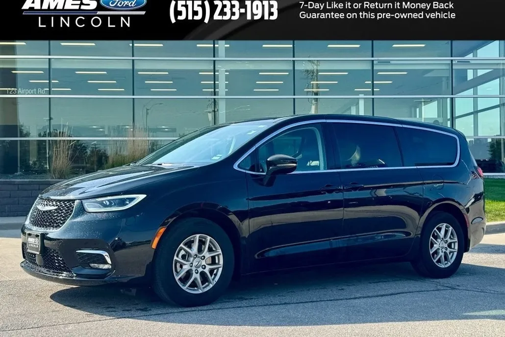 2024 Chrysler Pacifica Touring L photo 1