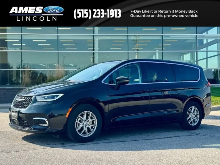 2024 Chrysler Pacifica Touring L photo 1