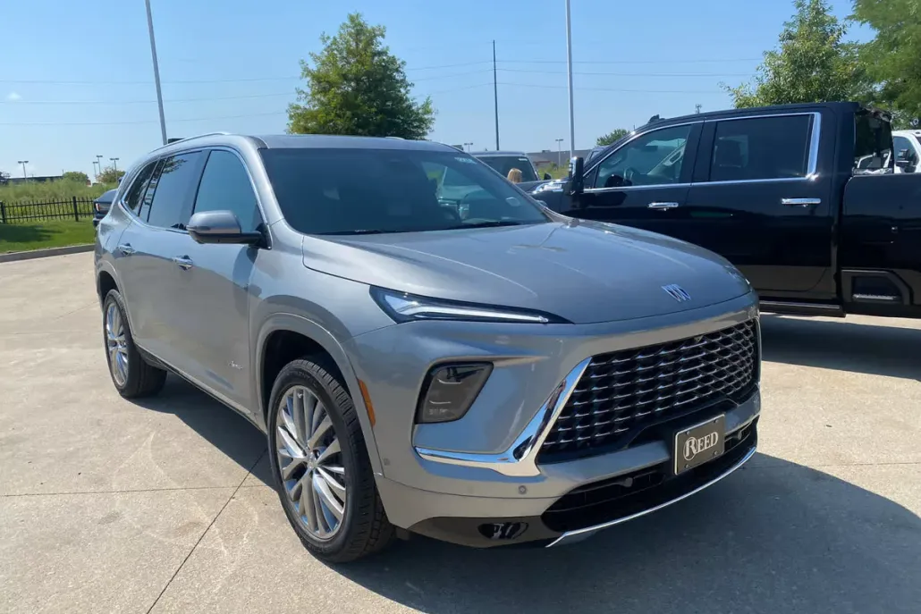 2026 Buick Enclave Avenir photo 1